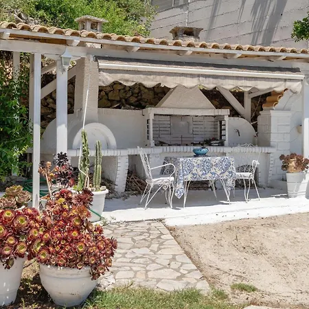 Xenia & Antonis بيت ضيافة