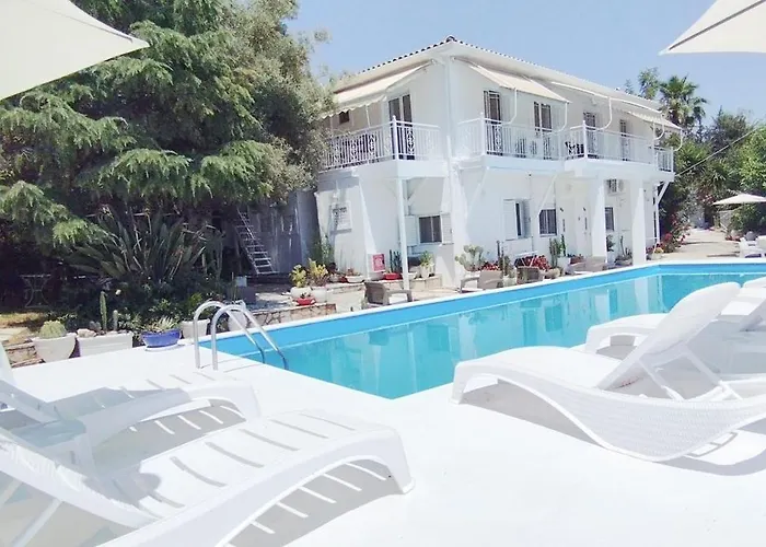 Xenia & Antonis Πανσιόν Νικιάνα